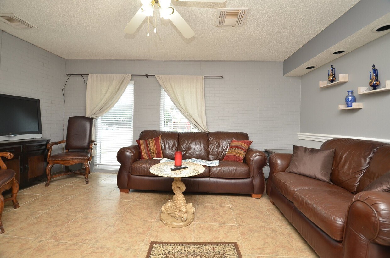 Foto principal - 13102 Richmond Ave.