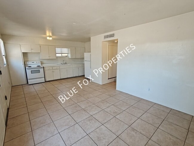 Foto del edificio - 1224 N Camilla Blvd