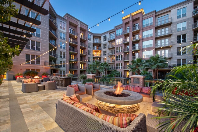 Outdoor Lounge - Hollings Post Oak