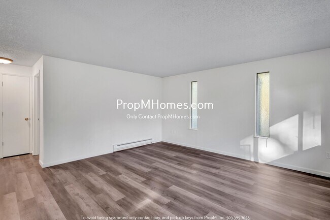 Foto del edificio - Freshly Renovated 2-Bedroom Duplex in Desi...
