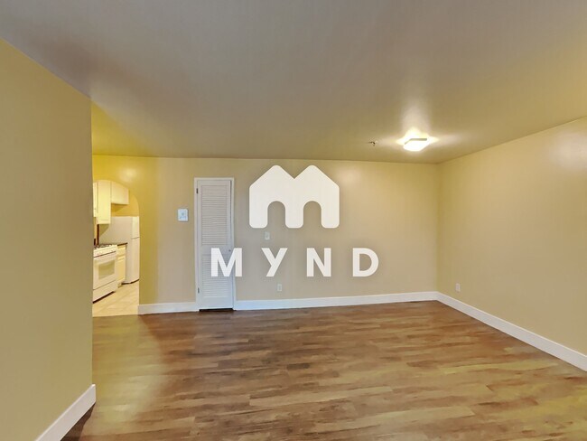 Building Photo - 9700 Mountain Blvd Apt 1