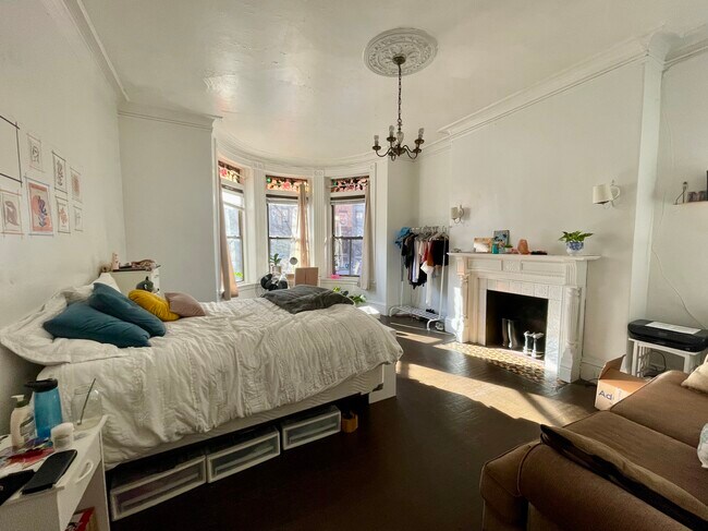 BR delantero - 73 Westland Ave