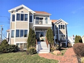 Building Photo - 141 Grovers Ave