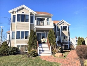 Building Photo - 141 Grovers Ave
