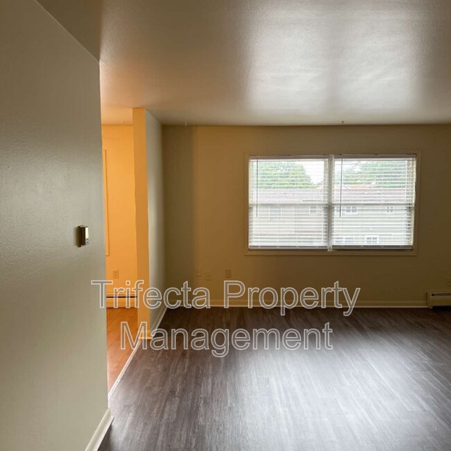 Building Photo - 1100 Hays St