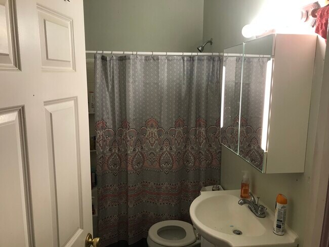 Bath - 2370 Rohs St