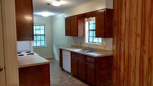 Building Photo - 105 Debra Ln