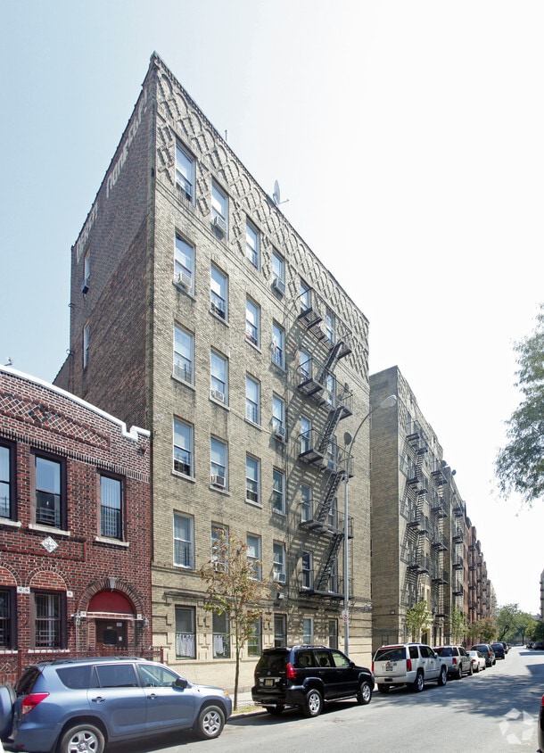 Building Photo - 1546 Selwyn Ave