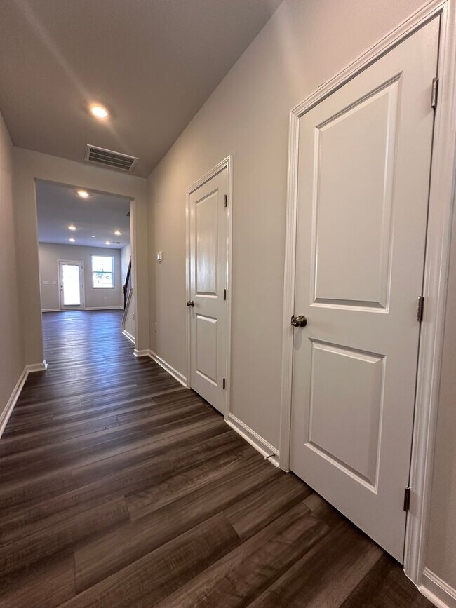 Foto del edificio - 5927 Woodlawn Dr