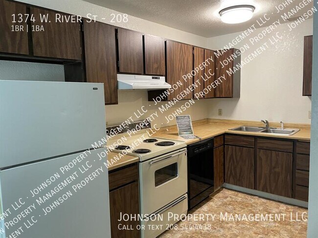 Foto del edificio - 1374 W River St