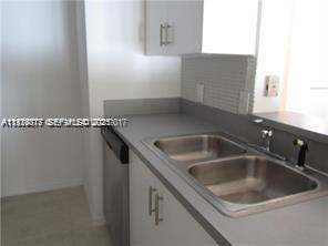 Foto del edificio - 2442 Centergate Dr