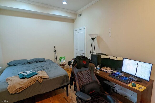 Foto del edificio - 5 br, 3 bath Triplex - 2312 N BROAD ST Unit C