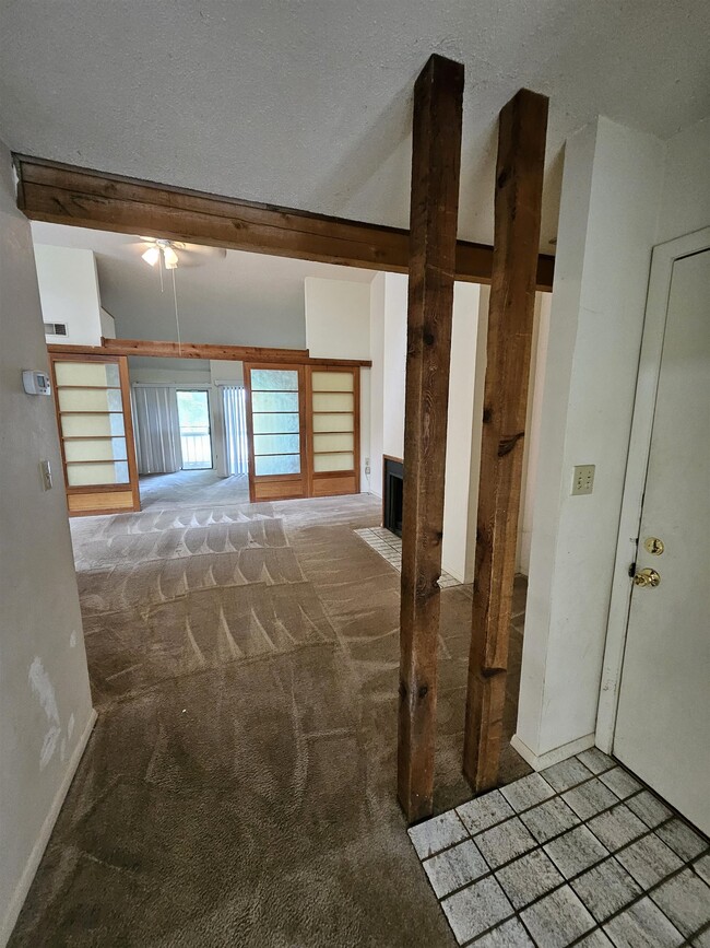 Building Photo - 2885 Par Ln