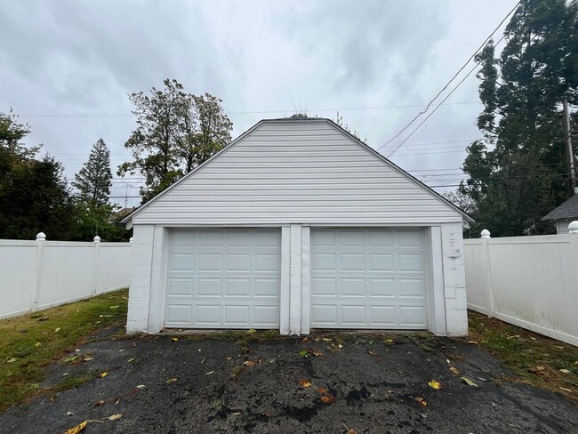 Building Photo - 2102 Fauver Ave