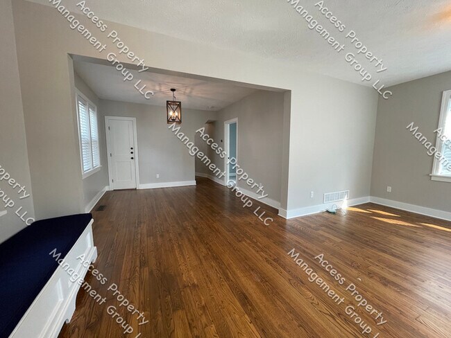 Foto del edificio - MidTown 3 Bedroom Beautifully Updated!