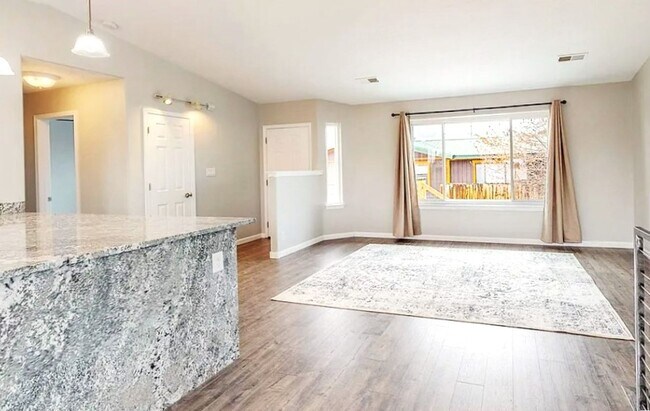 Foto del edificio - Spacious Remodeled Los Alamos Home