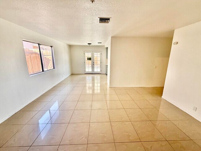 Foto del edificio - 13860 Luis Dr