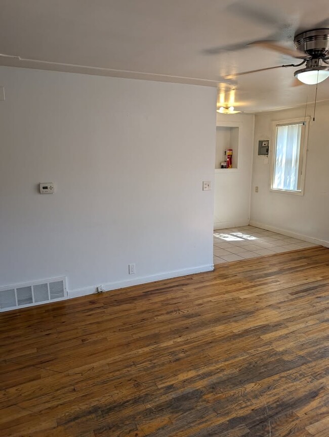 Building Photo - 252 S Julian St