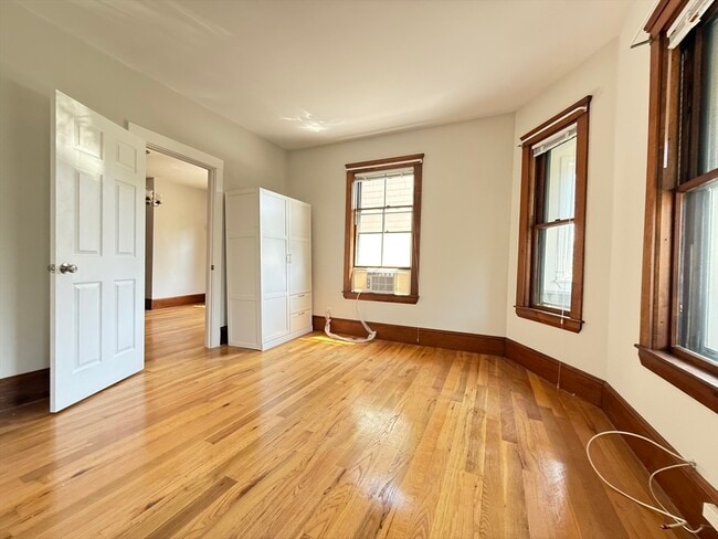 Building Photo - 35A Kingston St