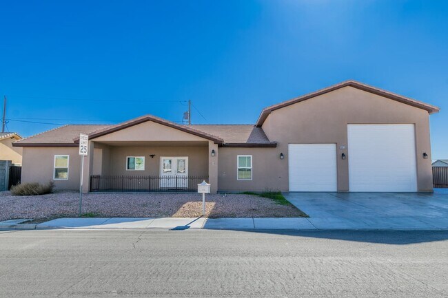 Foto del edificio - RV GARAGE | Single Story | Furnished Or Unfurnished