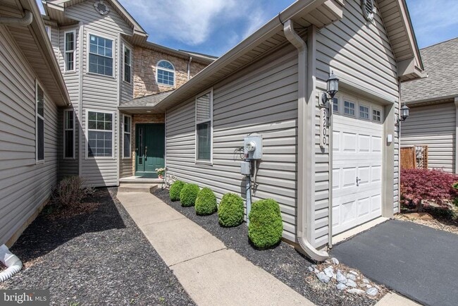 Building Photo - 3200 Village Dr