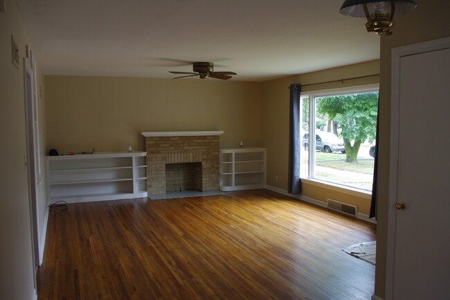 Living Room - 15 W 15th Ave