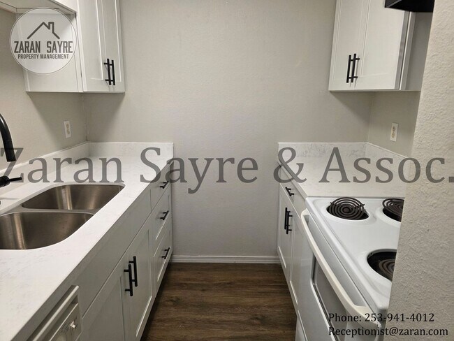 Building Photo - 501-C Garden Level Three Bedroom