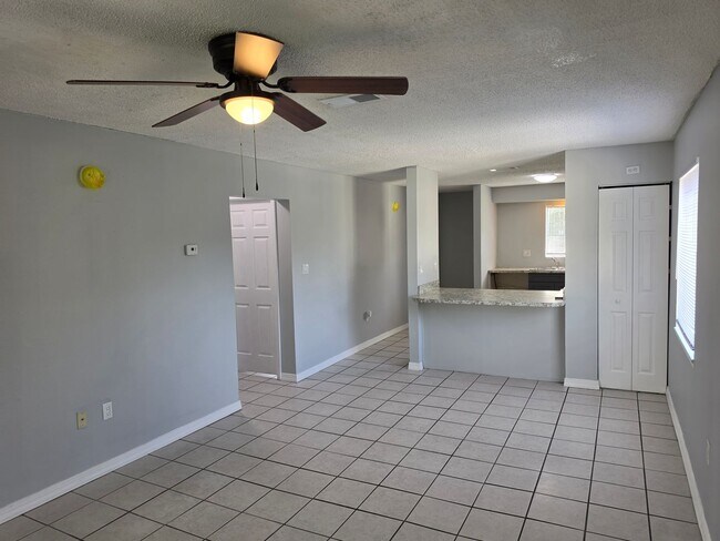 Building Photo - 2526 S Oak Ave