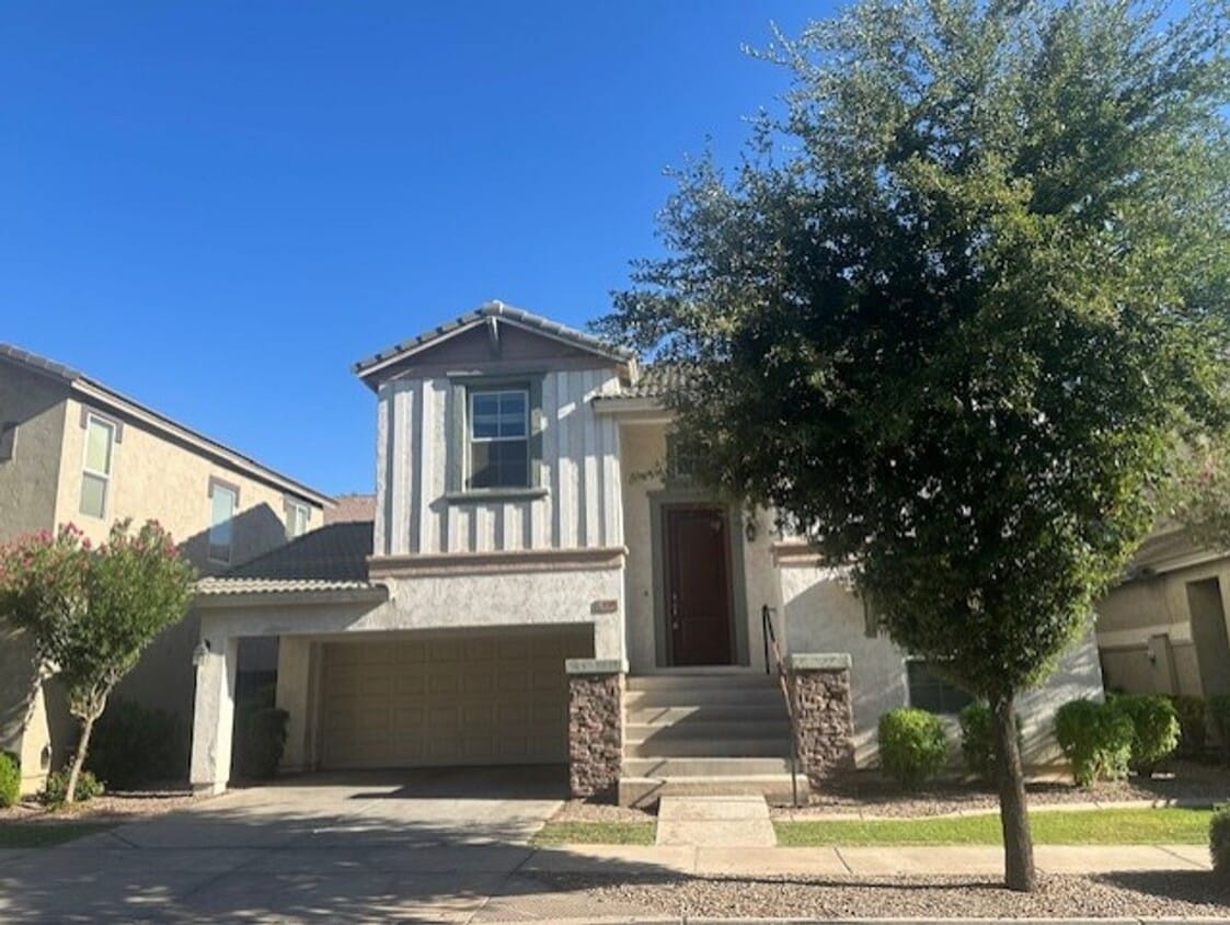 Building Photo - TRI LEVEL 4 BEDROOM LOCATED IN THE WILLOWS...