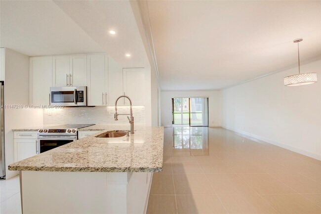 Building Photo - 15450 Pembridge Ave