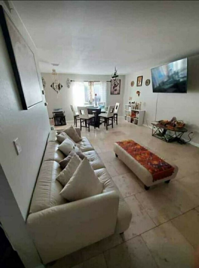 Foto del edificio - 9056 La Riviera Dr