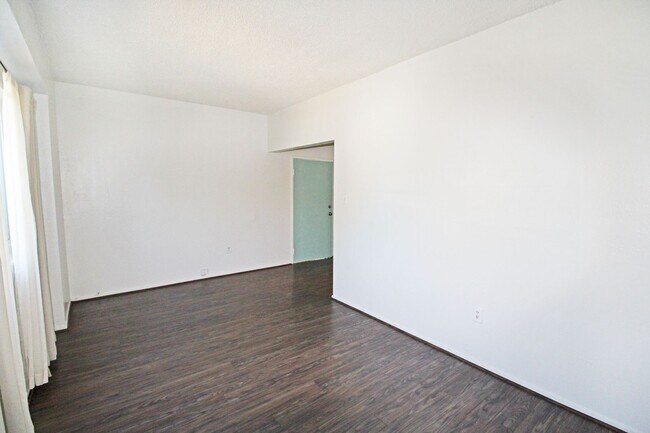 Building Photo - 2bed/1 bath walking distance to BART! FREE...