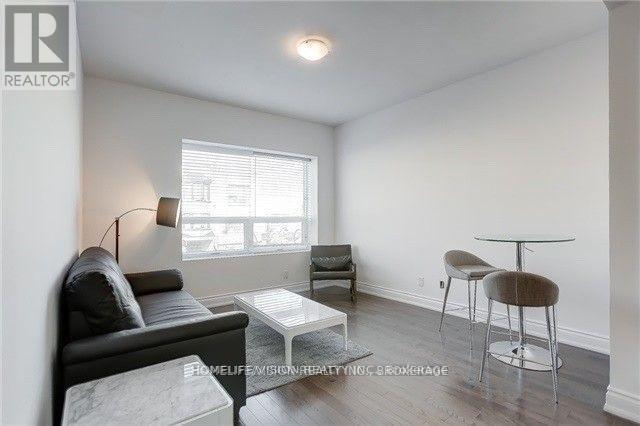 Photo du bâtiment - 683-683 Danforth Ave