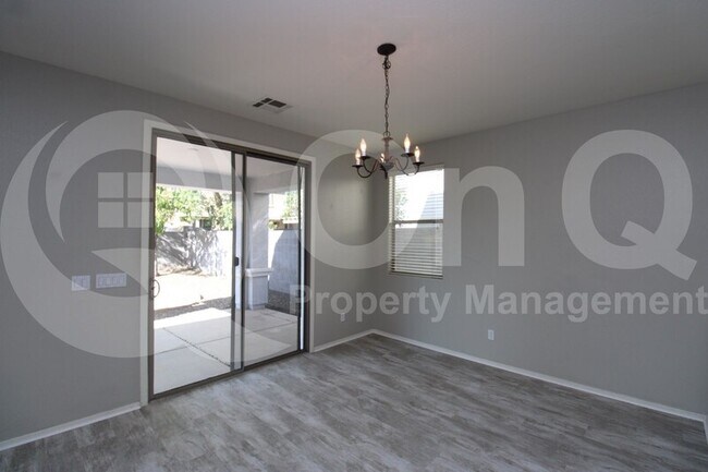 Foto del edificio - 3450 E Terrace Ave