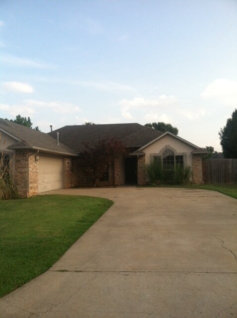 Foto del edificio - **NICE ESTABLISHED NEIGHBORHOOD, CONVENIEN...