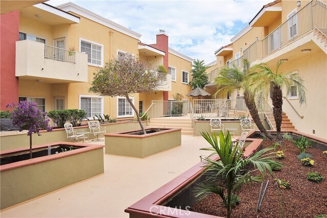 Foto del edificio - 1215 E San Antonio Dr