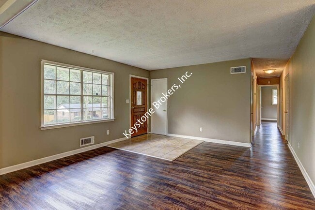 Building Photo - 10119 Port Royal Ct