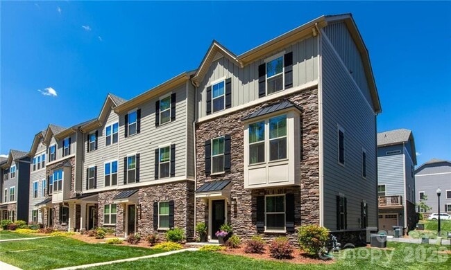Foto del edificio - 3023 Salix Bend Dr