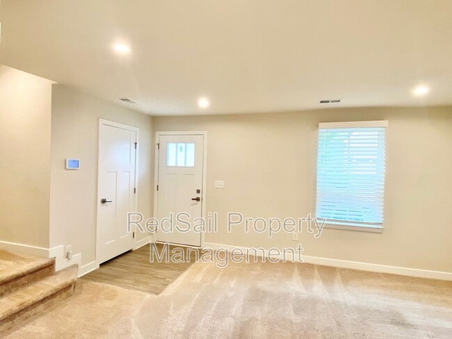 Building Photo - 1744 Defiance Dr