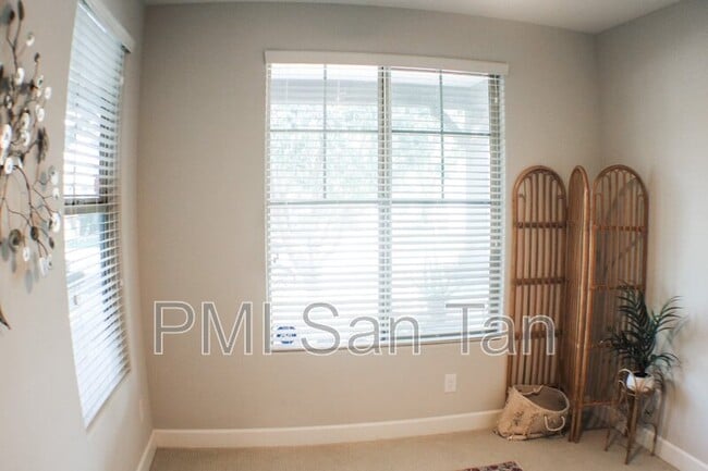 Building Photo - 4350 E Mesquite St