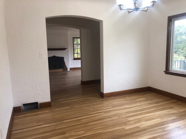 Foto del edificio - 635 SE Spring St