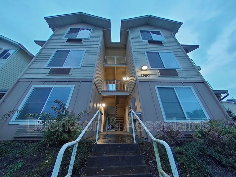 Foto principal - 2950 NW Tyler Ave