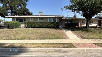 Building Photo - 228 Lilac Ct