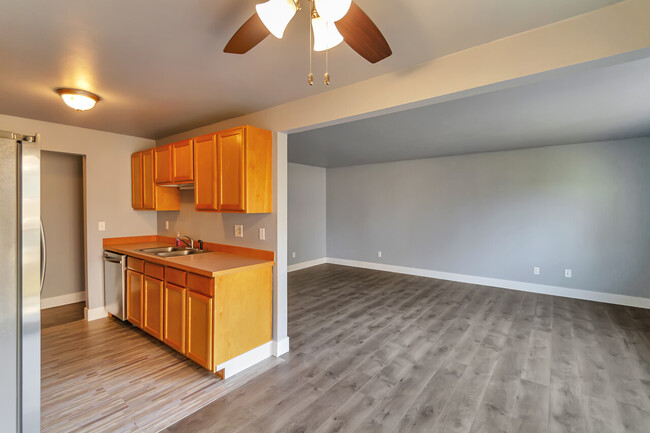 Building Photo - 425 45th St SW #201
