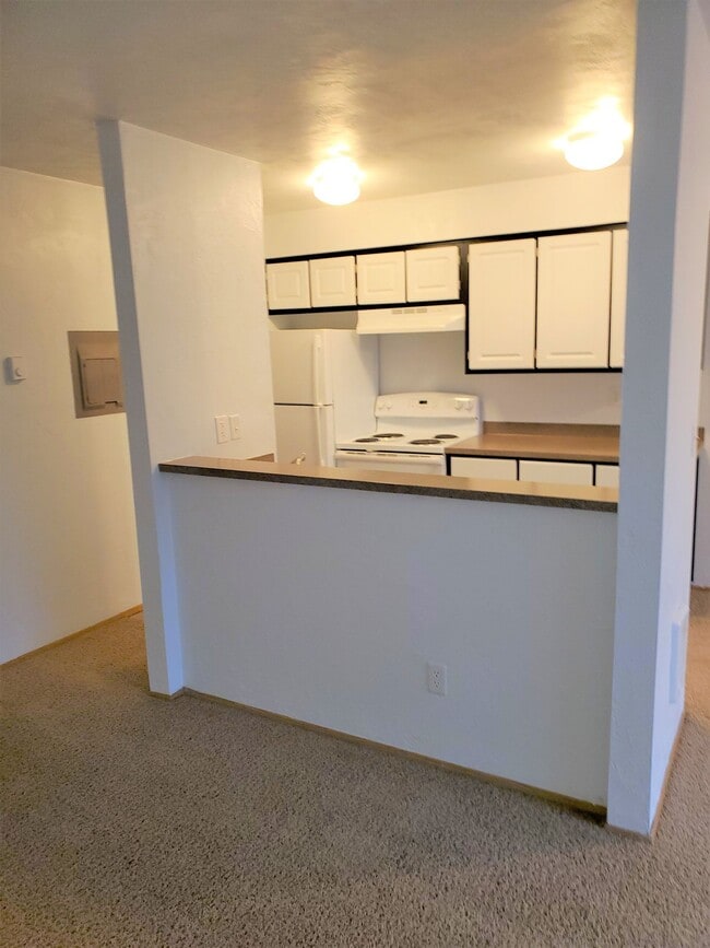 Building Photo - One Bedroom, One Bath - Special $1275.00 and Second Month Free!