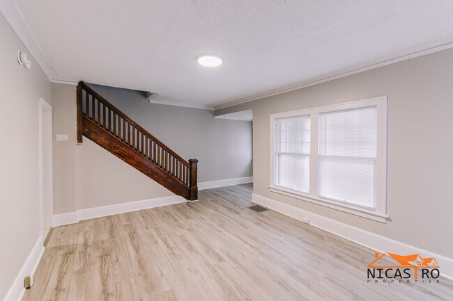 Foto del edificio - 2072 Indianola Ave