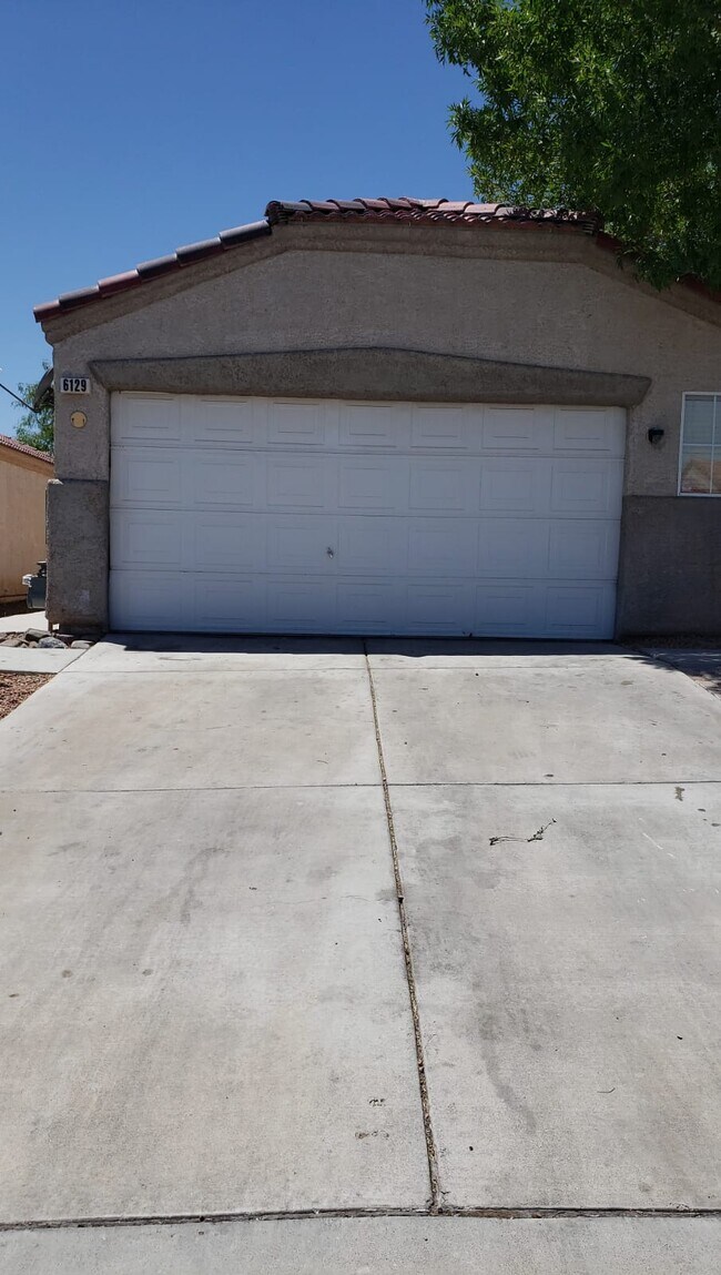 Building Photo - 6129 Kitamaya St