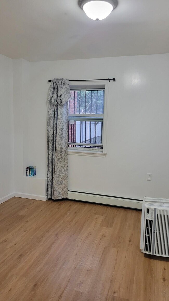 Foto del edificio - 2412 E 14th St