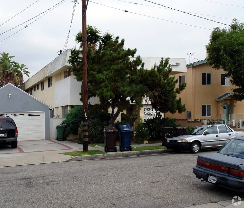Building Photo - 13921 Hawthorne Way