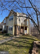 Building Photo - 15661 Montview Dr